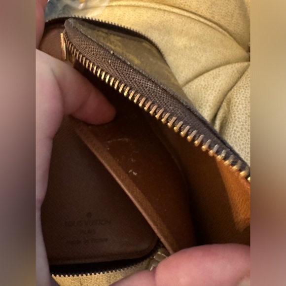 AUTHENTIC Louis Vuitton Monogram Key Cles Case with all 6 hooks present - Picture 8 of 11